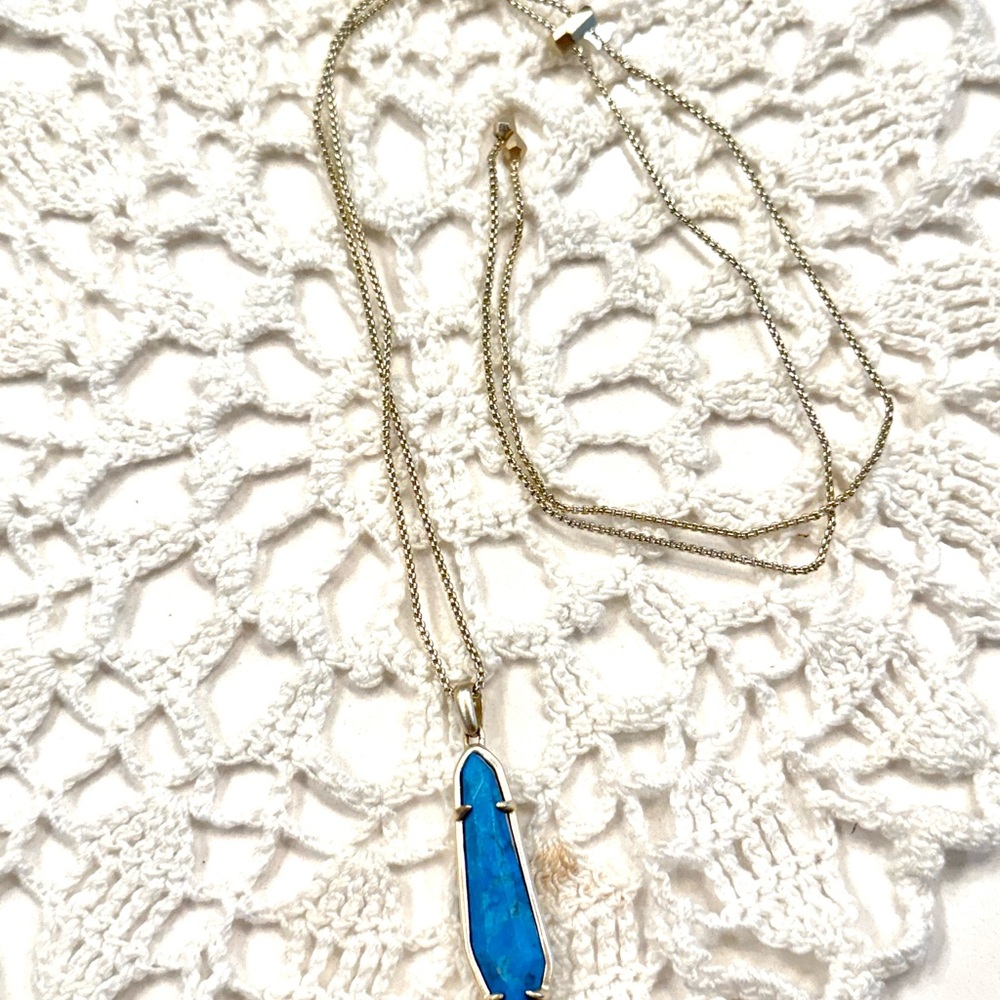 Elegant Blue Kendra Scott Pendant Necklace